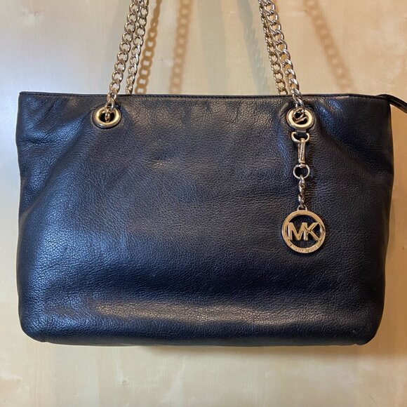 Michael Kors Jet Set Chain Shoulder Tote โ Black Pebbled Leather, Gold Hardware - Picture 2 of 8